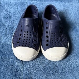 Native Kids Water Shoes in Navy and White
